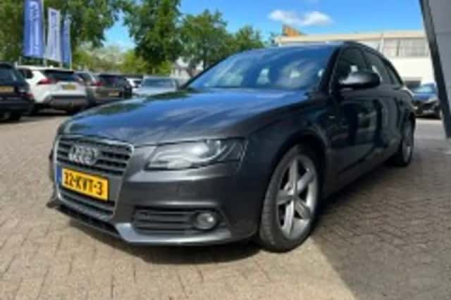 Audi A4 (2010) thumbnail 6