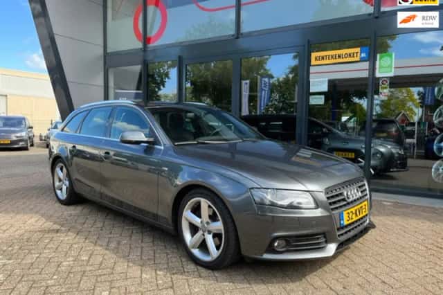 Audi A4 (2010) thumbnail 8