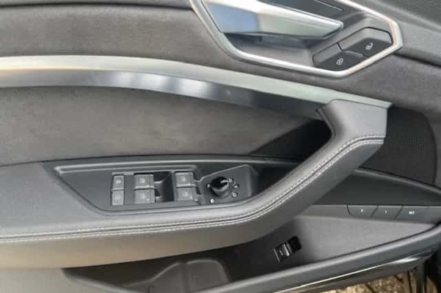Audi e-tron (2022) thumbnail 12