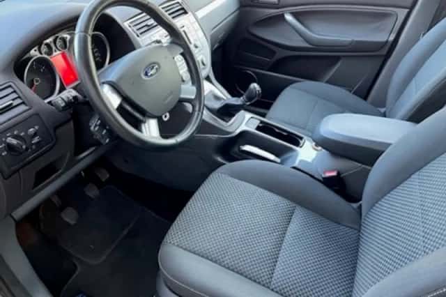 Ford C-Max (2010) thumbnail 3