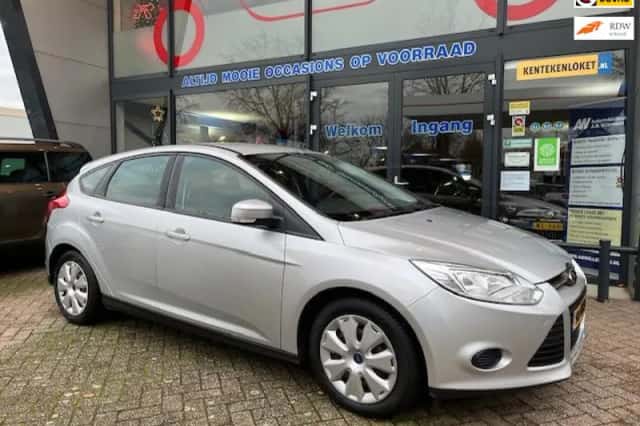 Ford Focus (2012) thumbnail 2