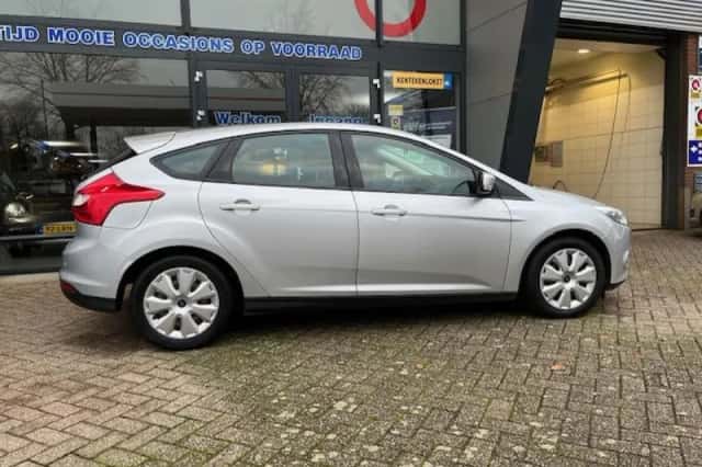 Ford Focus (2012) thumbnail 16