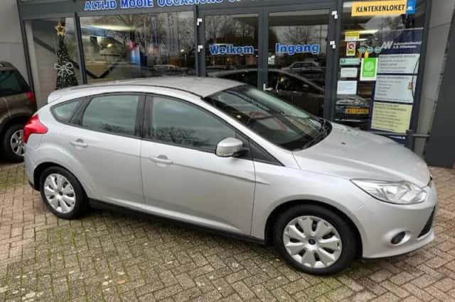 Ford Focus (2012) thumbnail 18