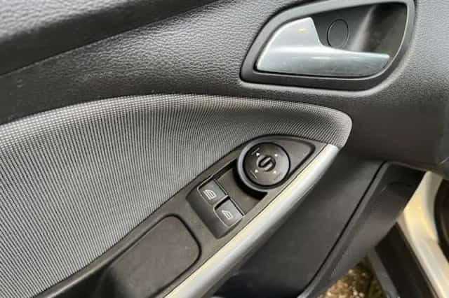 Ford Focus (2012) thumbnail 19