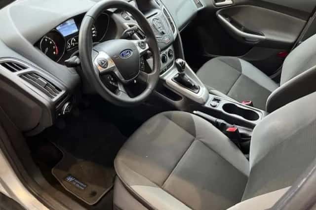 Ford Focus (2012) thumbnail 3