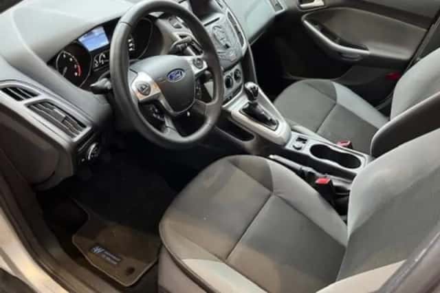 Ford Focus (2012) thumbnail 3