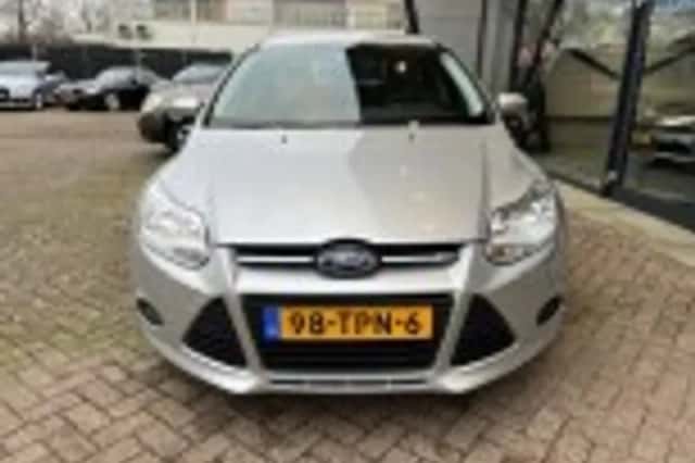 Ford Focus (2012) thumbnail 25