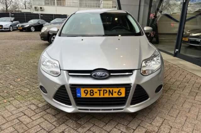 Ford Focus (2012) thumbnail 4