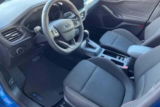 Ford Focus (2023) thumbnail 3