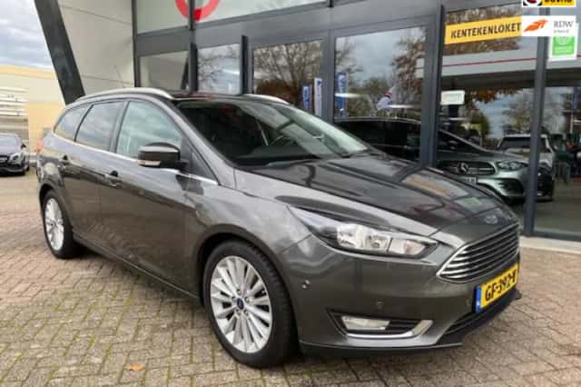 Ford Focus (2015) thumbnail 2
