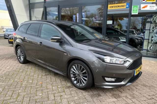 Ford Focus (2018) thumbnail 2