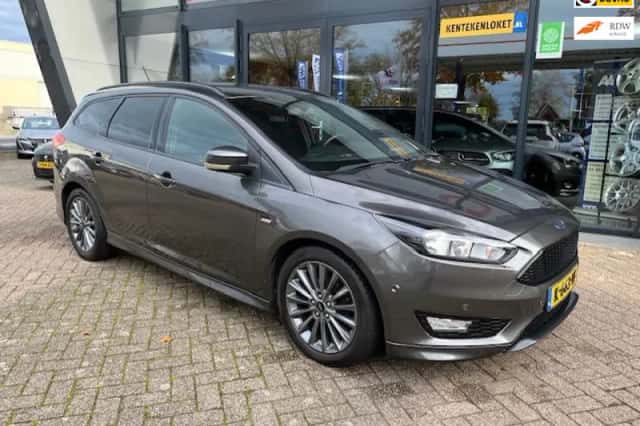 Ford Focus (2018) thumbnail 2