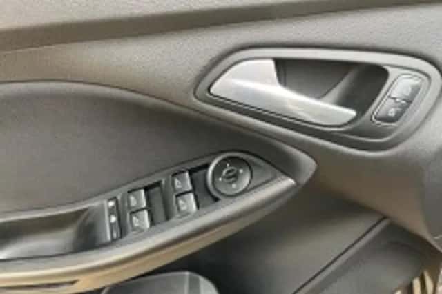 Ford Focus (2018) thumbnail 5