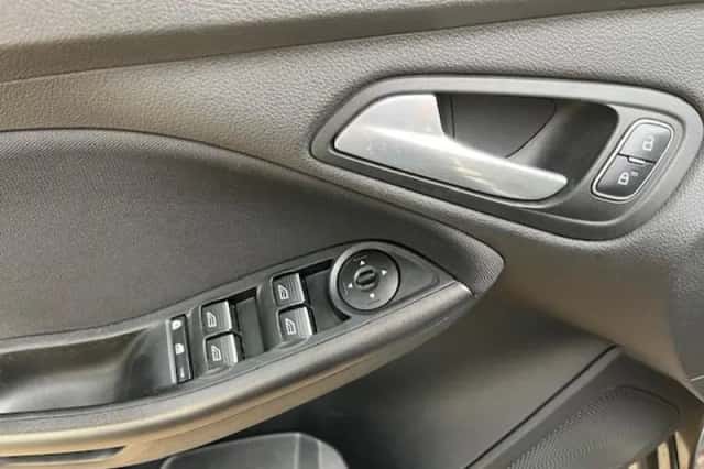 Ford Focus (2018) thumbnail 5