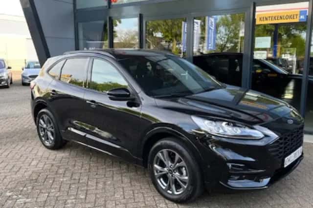 Ford Kuga (2023) thumbnail 1