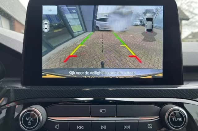 Ford Kuga (2023) thumbnail 5