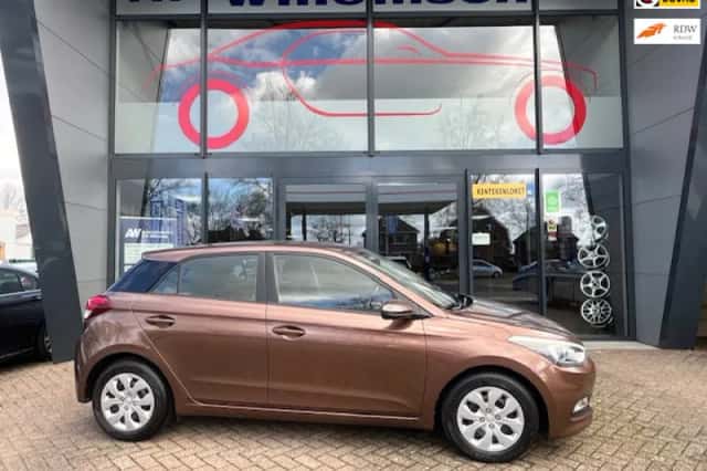Hyundai i20 (2015) thumbnail 1