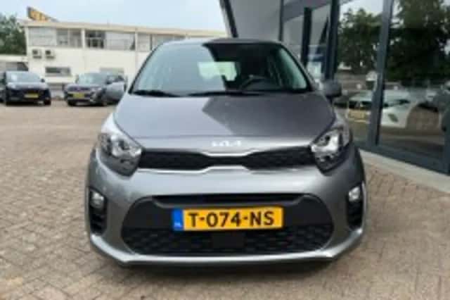 Kia Picanto (2023) thumbnail 4
