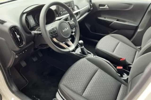 Kia Picanto (2023) thumbnail 3