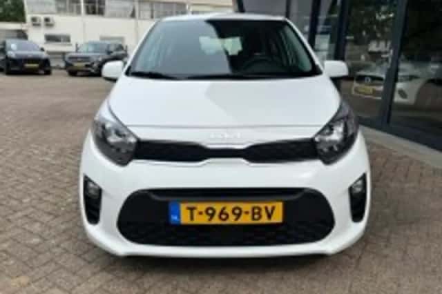 Kia Picanto (2023) thumbnail 4