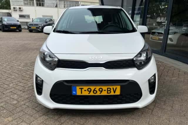 Kia Picanto (2023) thumbnail 4
