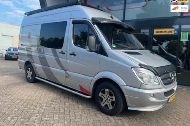 Mercedes-Benz Camper (2012) thumbnail 2