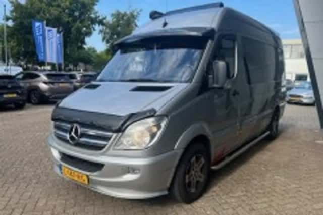 Mercedes-Benz Camper (2012) thumbnail 4
