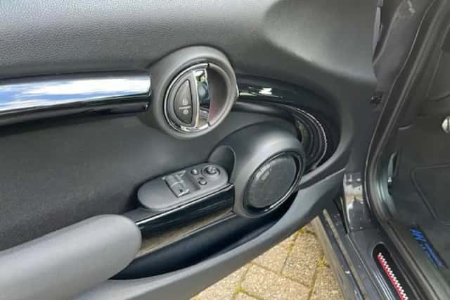 MINI Cooper (2020) thumbnail 5