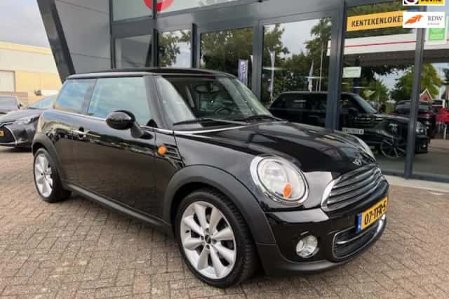 MINI Cooper (2012) thumbnail 2