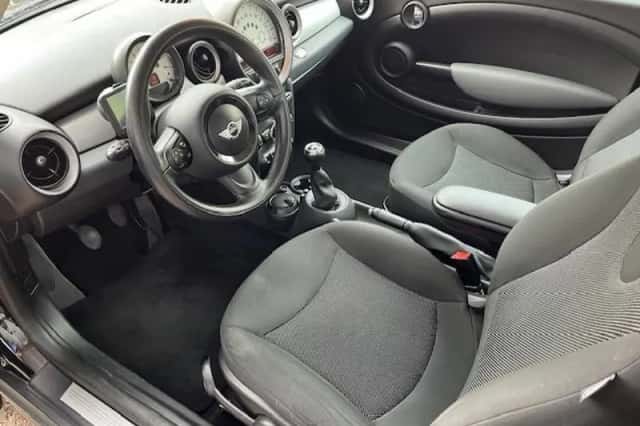 MINI Cooper (2012) thumbnail 3