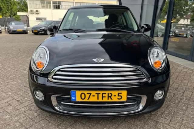 MINI Cooper (2012) thumbnail 4