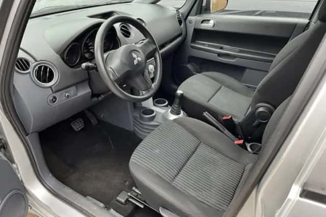 Mitsubishi Colt (2008) thumbnail 3