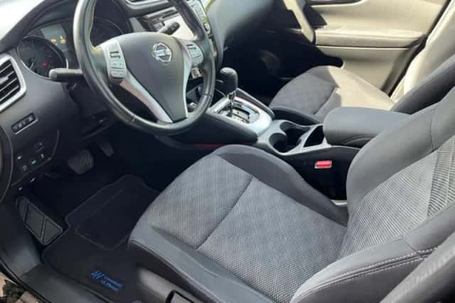 Nissan Qashqai (2017) thumbnail 2
