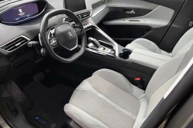 Peugeot 5008 (2017) thumbnail 3
