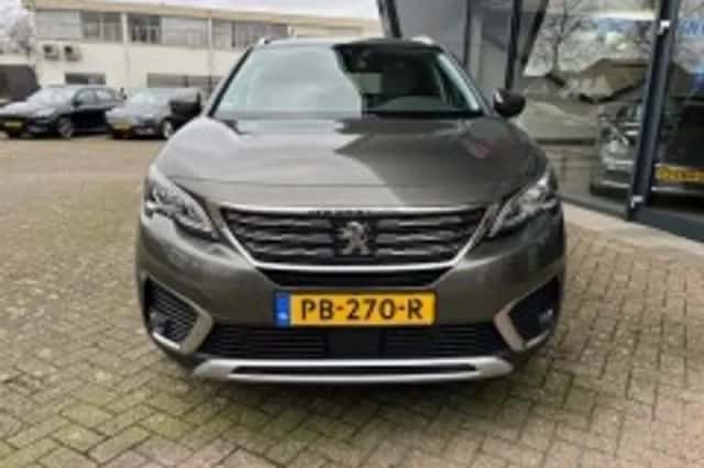 Peugeot 5008 (2017) thumbnail 4