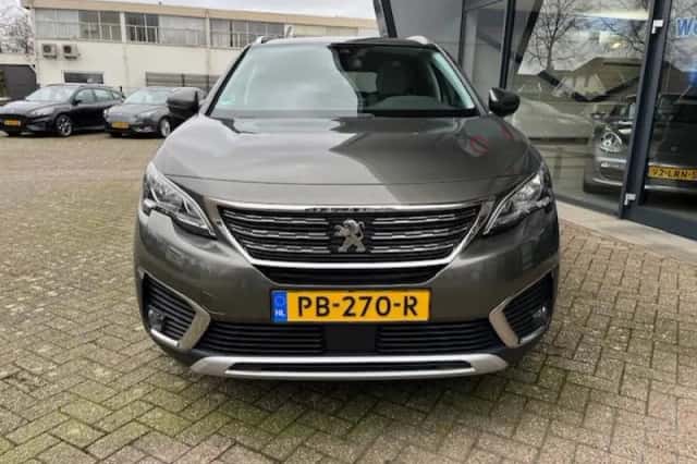 Peugeot 5008 (2017) thumbnail 4