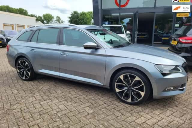 Škoda Superb (2019) thumbnail 2