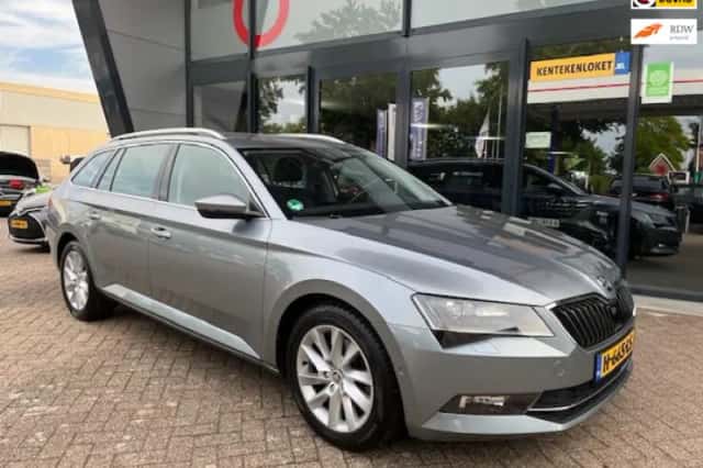 Škoda Superb (2019) thumbnail 2