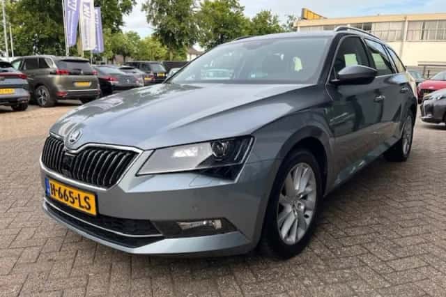 Škoda Superb (2019) thumbnail 12