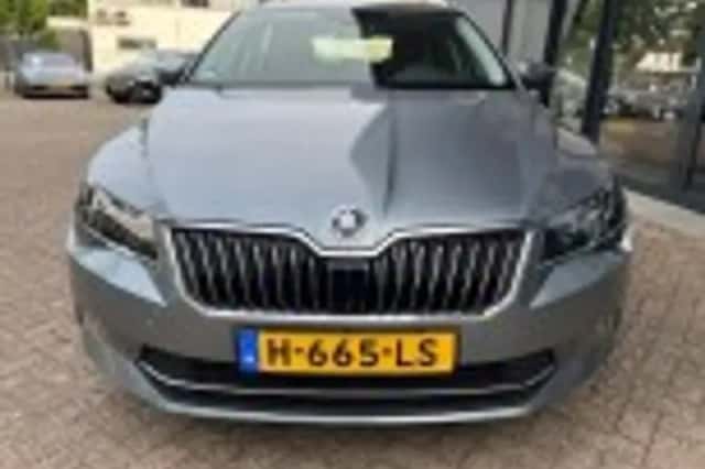 Škoda Superb (2019) thumbnail 32