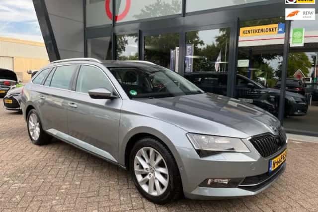 Škoda Superb (2019) thumbnail 8