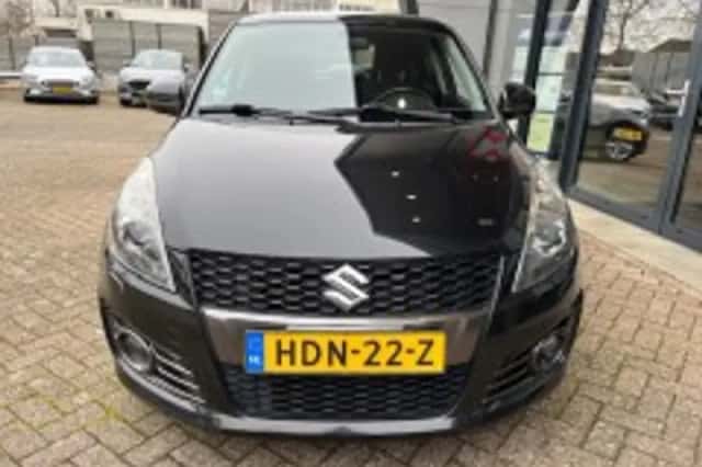 Suzuki Swift (2014) thumbnail 4