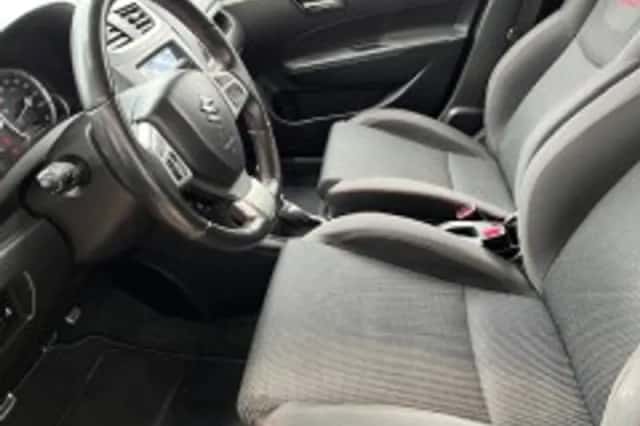 Suzuki Swift (2014) thumbnail 5