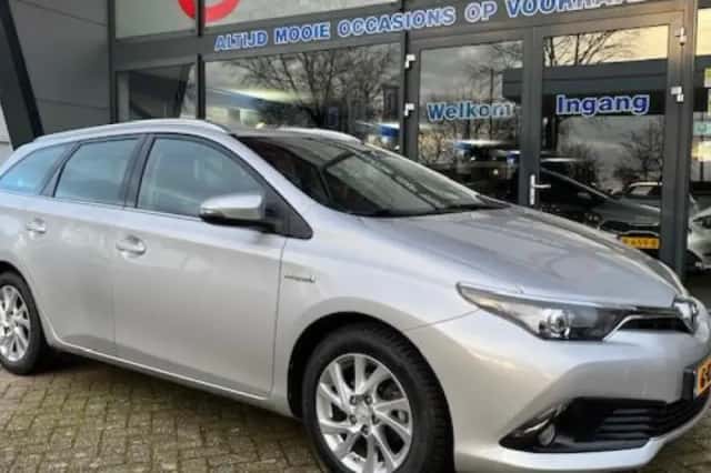 Toyota Auris (2017) thumbnail 1