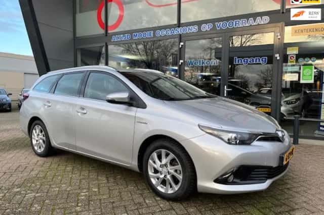 Toyota Auris (2017) thumbnail 2