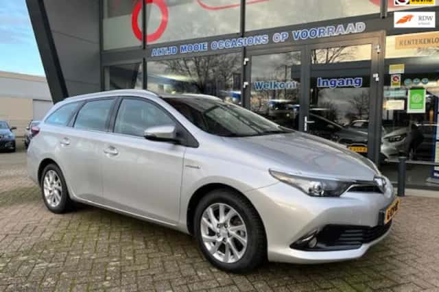 Toyota Auris (2017) thumbnail 2