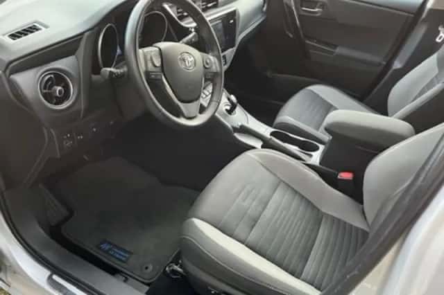 Toyota Auris (2017) thumbnail 3