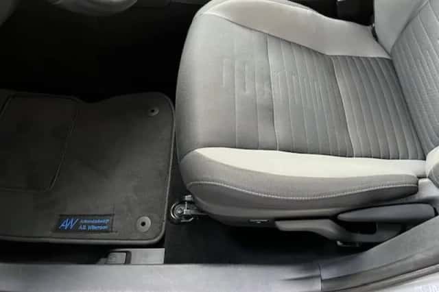 Toyota Auris (2017) thumbnail 5