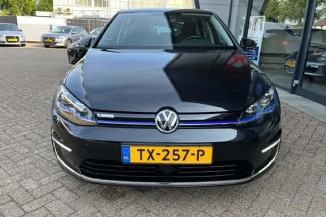 Volkswagen E-Golf (2018) thumbnail 4