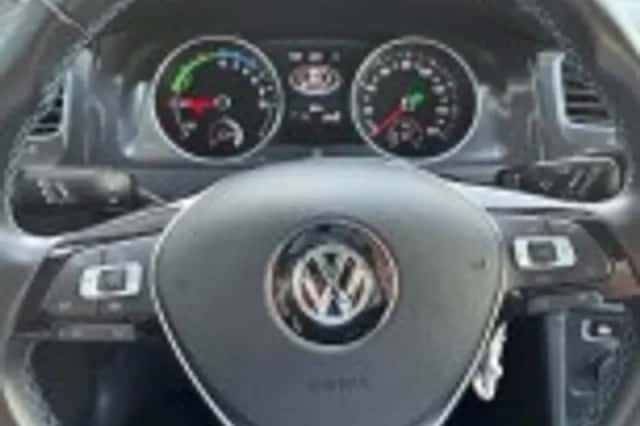 Volkswagen E Golf (2018) thumbnail 31